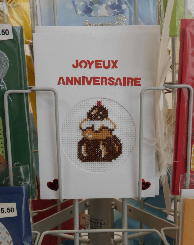 Le gâteau brodé d'anniversaire