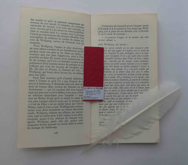 Le marque-page rougeoyant 