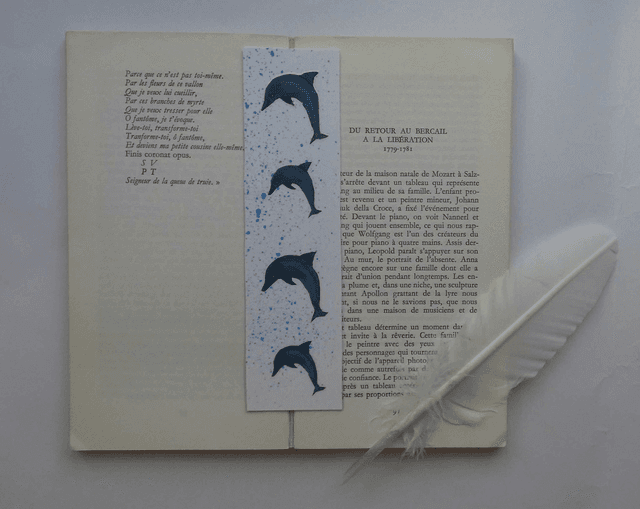 La famille dauphins du marque-page