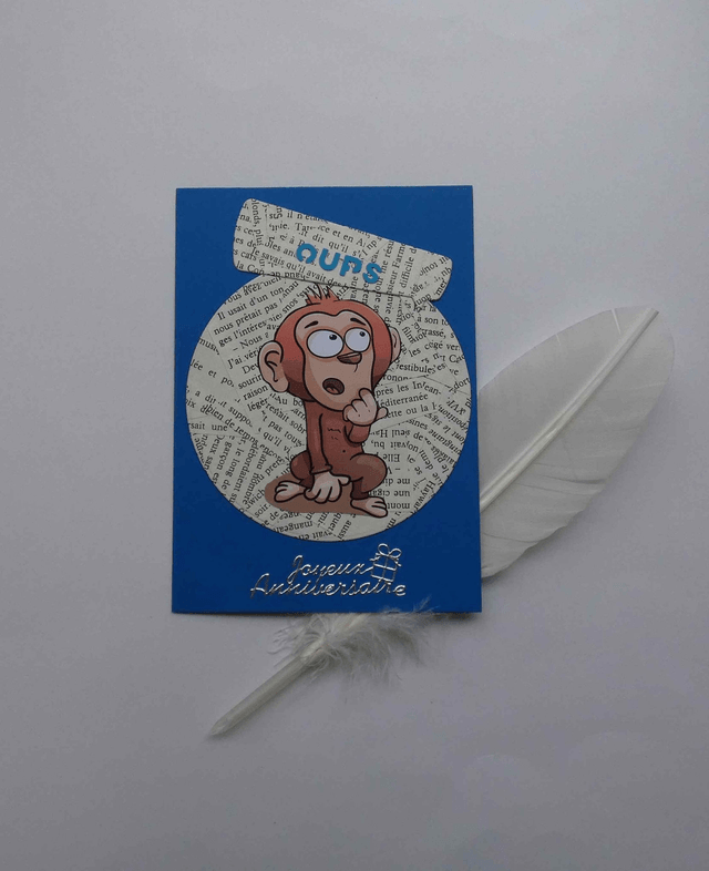 Oups, le singe en retard pour un anniversaire