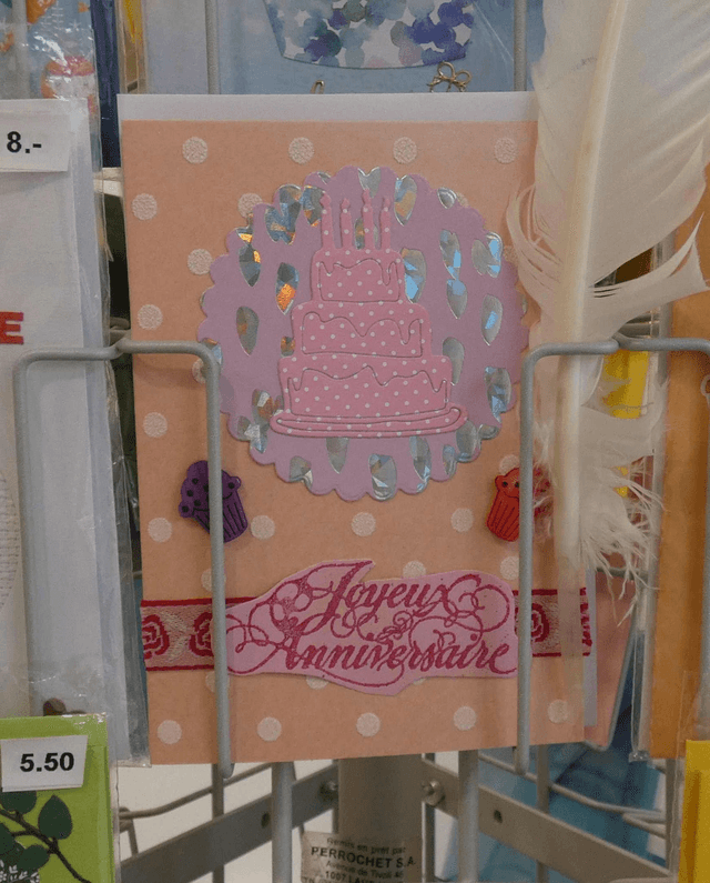 En rose le gâteau d'anniversaire