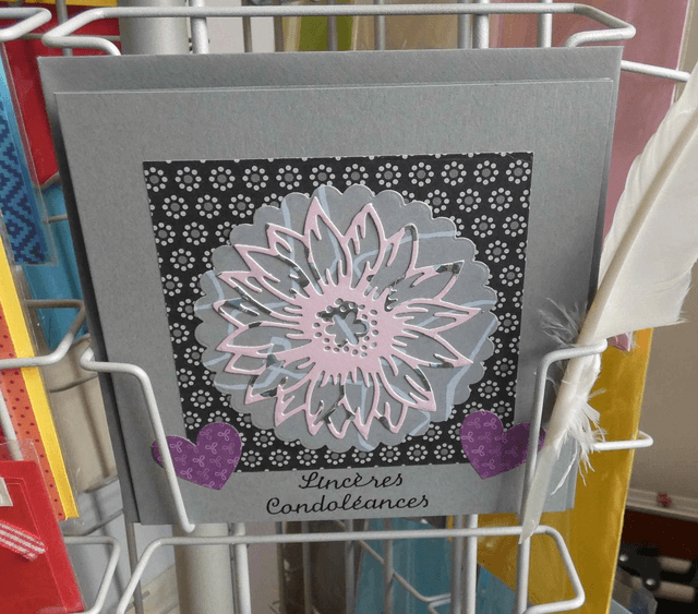 Carte artisanale fleurie pour un deuil