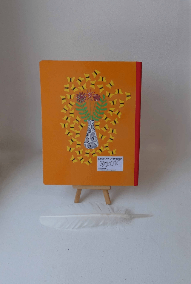 Un carnet quadrillé aux bouquets de fleurs