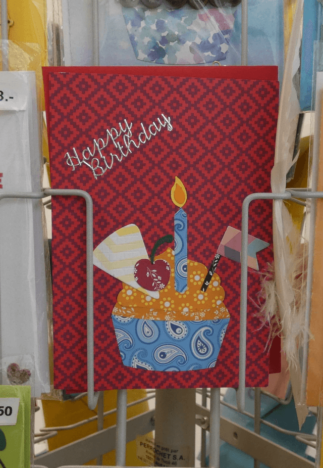 Happy birthday avec un gâteau